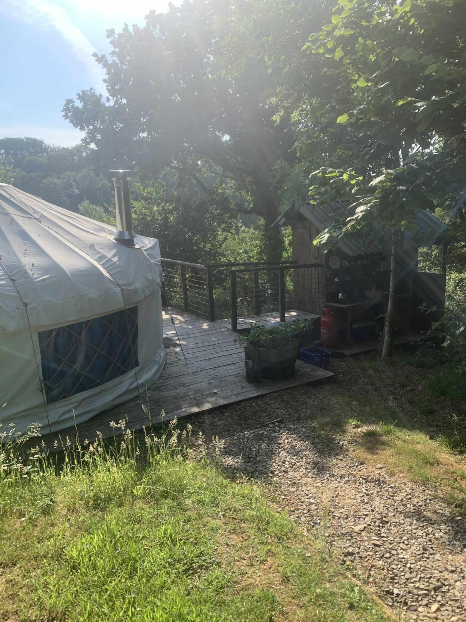 Ceridwen Glamping, Double Decker Bus And Yurts Ξενοδοχείο Llandysul Εξωτερικό φωτογραφία