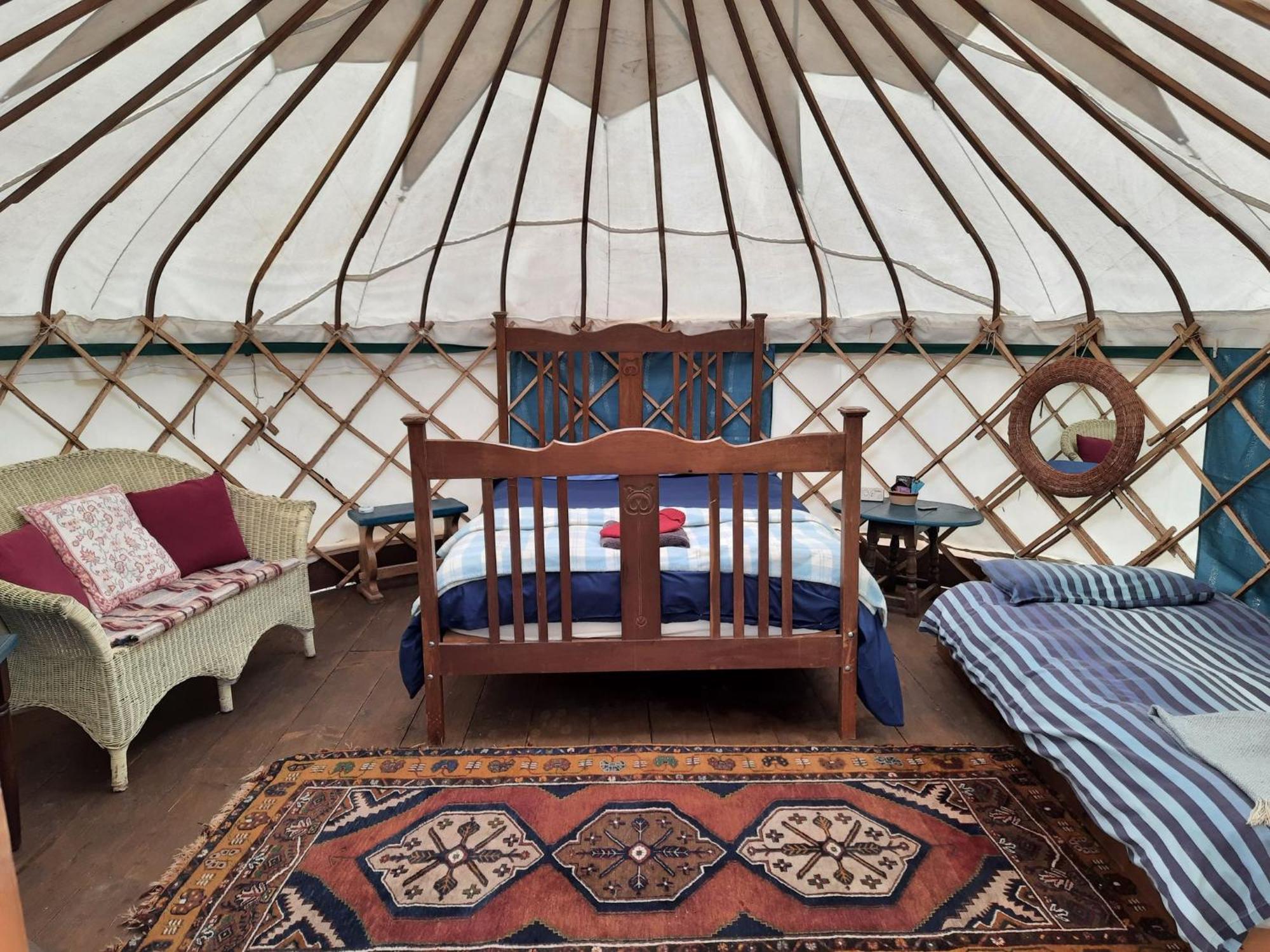 Ceridwen Glamping, Double Decker Bus And Yurts Ξενοδοχείο Llandysul Εξωτερικό φωτογραφία