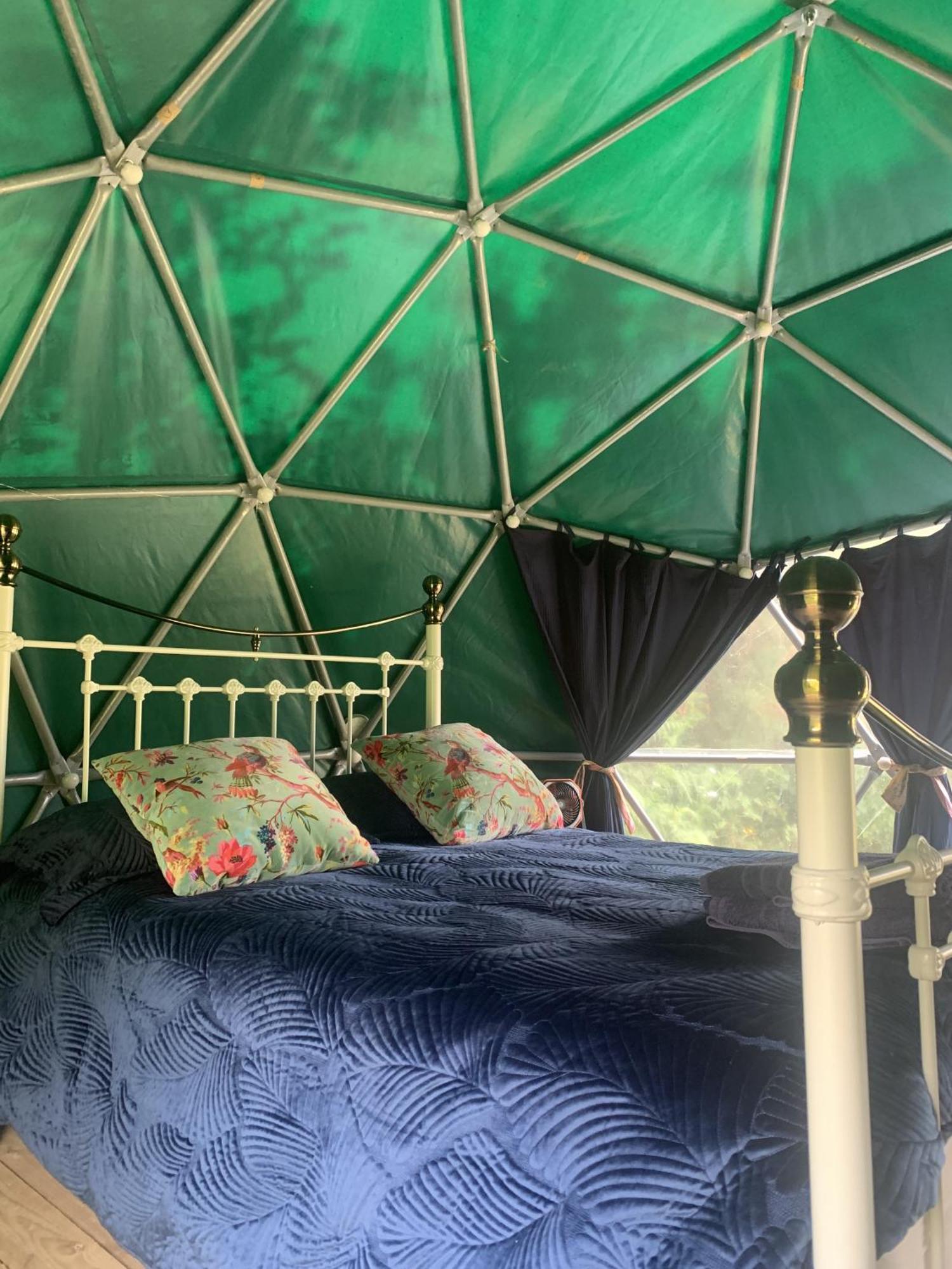Ceridwen Glamping, Double Decker Bus And Yurts Ξενοδοχείο Llandysul Εξωτερικό φωτογραφία