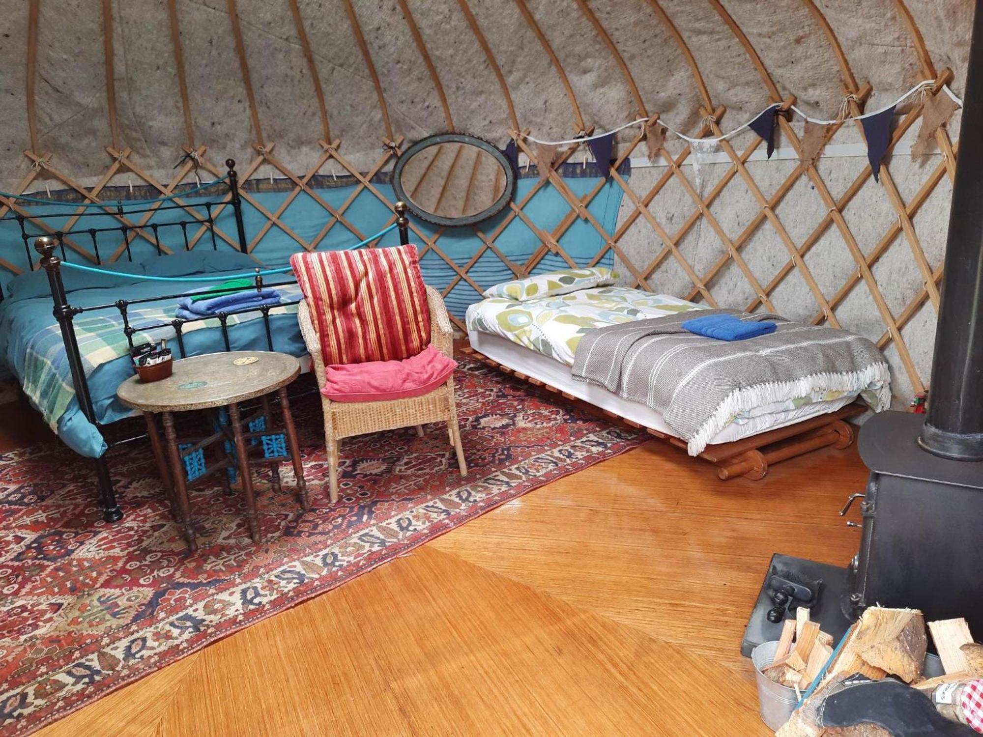 Ceridwen Glamping, Double Decker Bus And Yurts Ξενοδοχείο Llandysul Εξωτερικό φωτογραφία