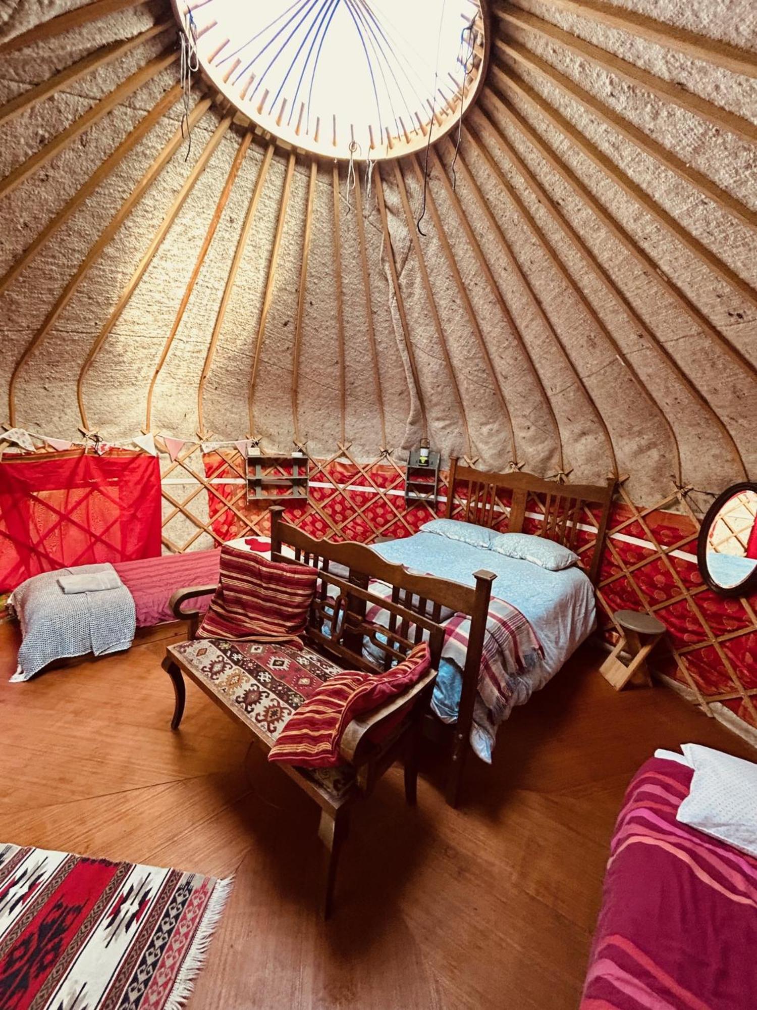 Ceridwen Glamping, Double Decker Bus And Yurts Ξενοδοχείο Llandysul Εξωτερικό φωτογραφία