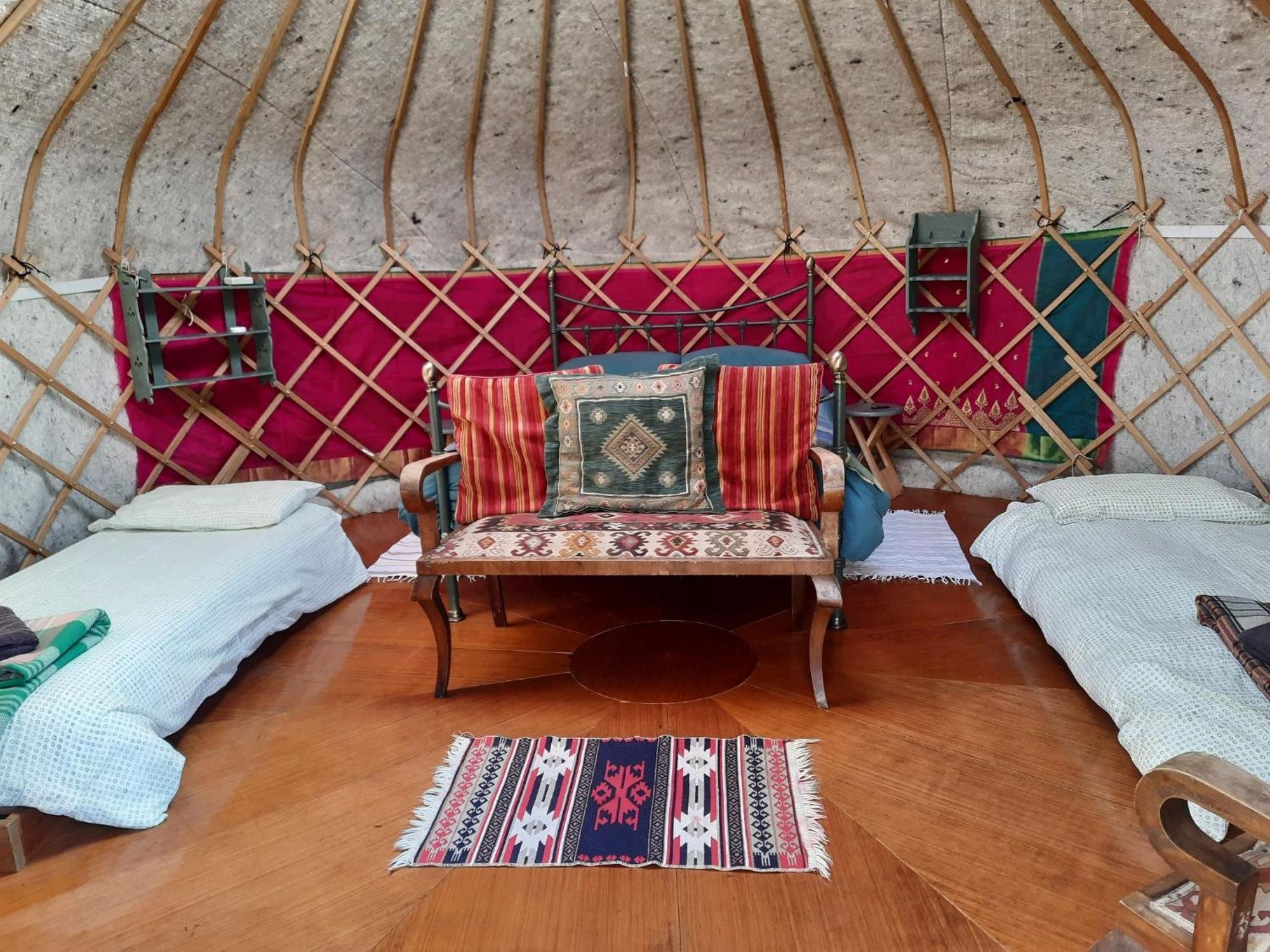 Ceridwen Glamping, Double Decker Bus And Yurts Ξενοδοχείο Llandysul Εξωτερικό φωτογραφία