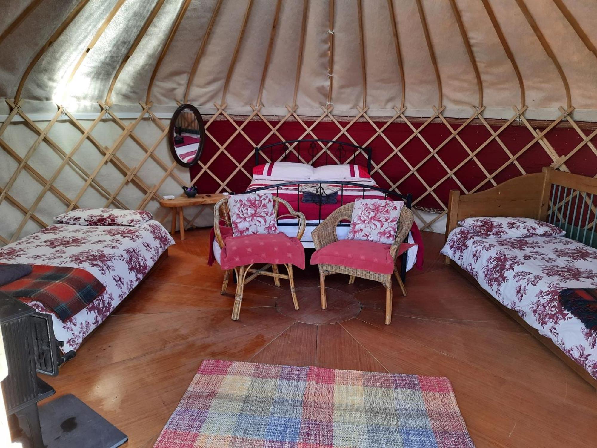 Ceridwen Glamping, Double Decker Bus And Yurts Ξενοδοχείο Llandysul Εξωτερικό φωτογραφία