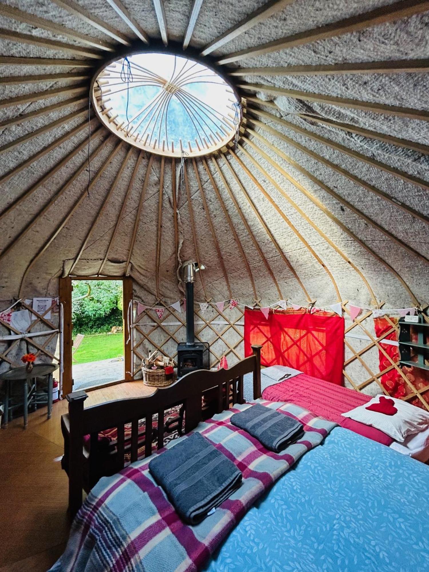 Ceridwen Glamping, Double Decker Bus And Yurts Ξενοδοχείο Llandysul Εξωτερικό φωτογραφία
