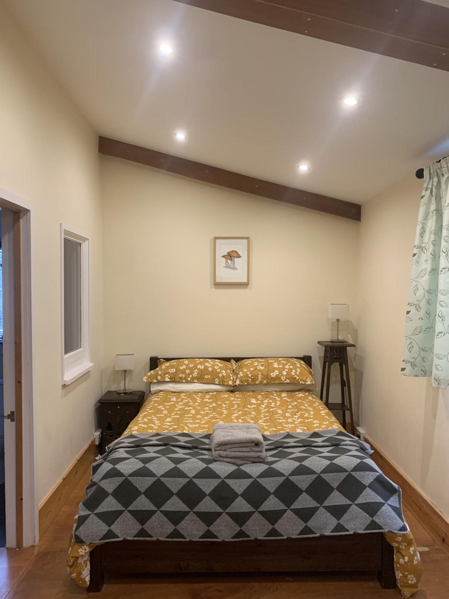 Ceridwen Glamping, Double Decker Bus And Yurts Ξενοδοχείο Llandysul Εξωτερικό φωτογραφία