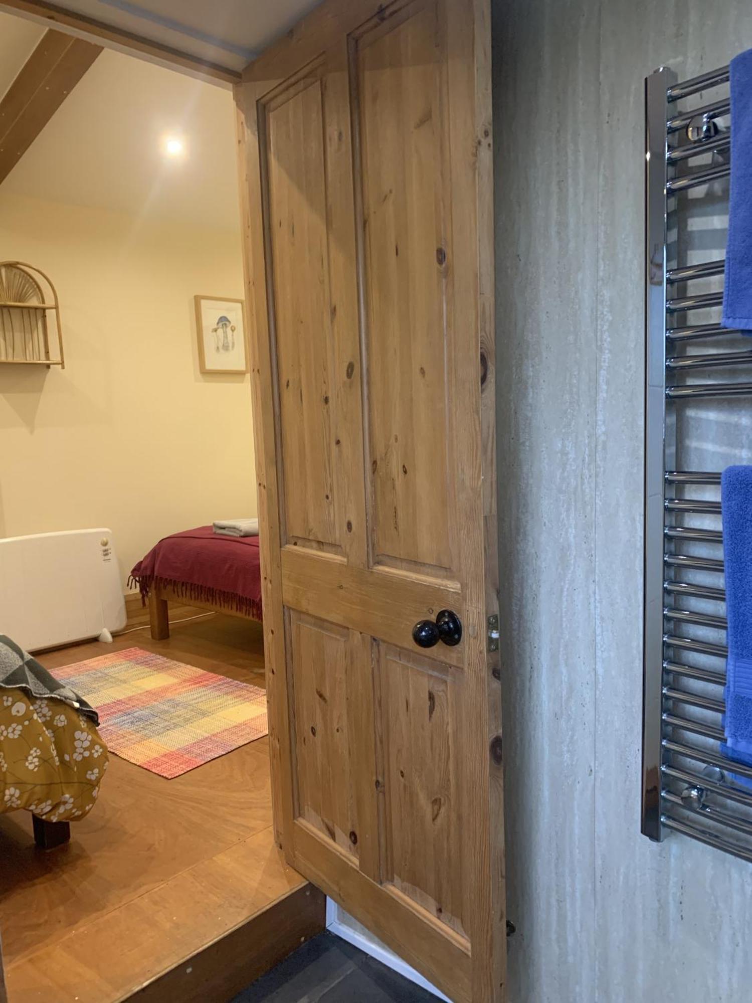 Ceridwen Glamping, Double Decker Bus And Yurts Ξενοδοχείο Llandysul Εξωτερικό φωτογραφία