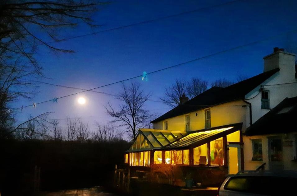 Ceridwen Glamping, Double Decker Bus And Yurts Ξενοδοχείο Llandysul Εξωτερικό φωτογραφία
