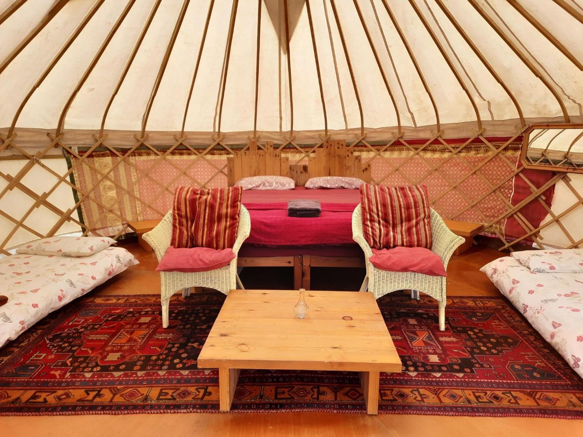 Ceridwen Glamping, Double Decker Bus And Yurts Ξενοδοχείο Llandysul Εξωτερικό φωτογραφία