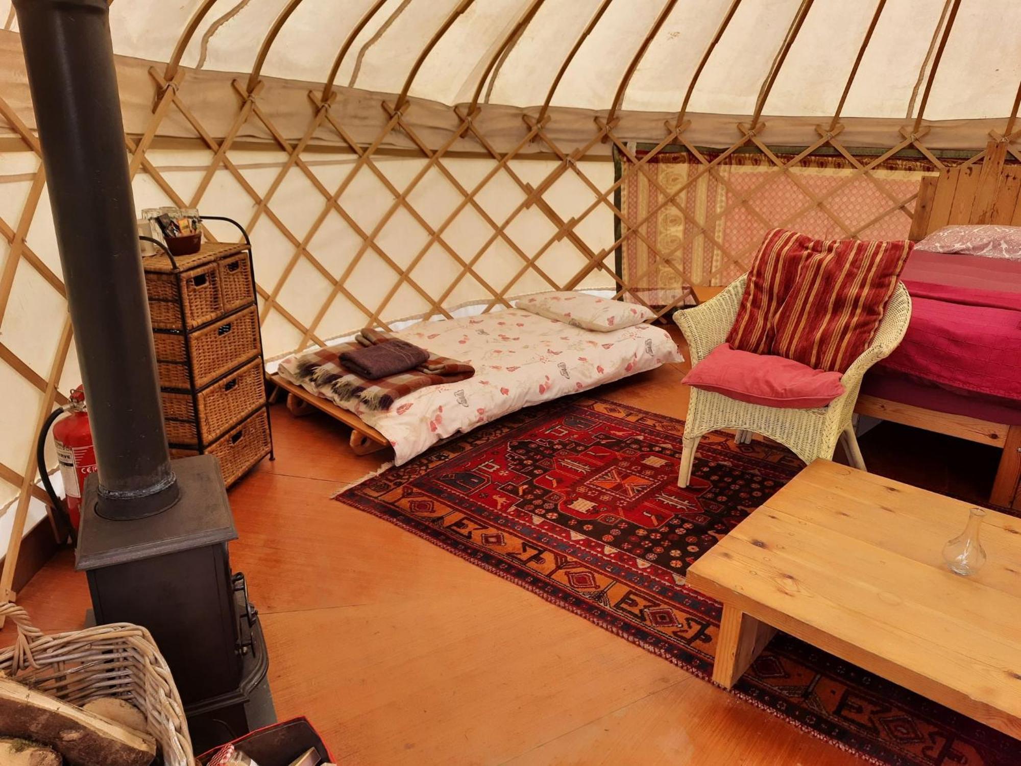 Ceridwen Glamping, Double Decker Bus And Yurts Ξενοδοχείο Llandysul Εξωτερικό φωτογραφία