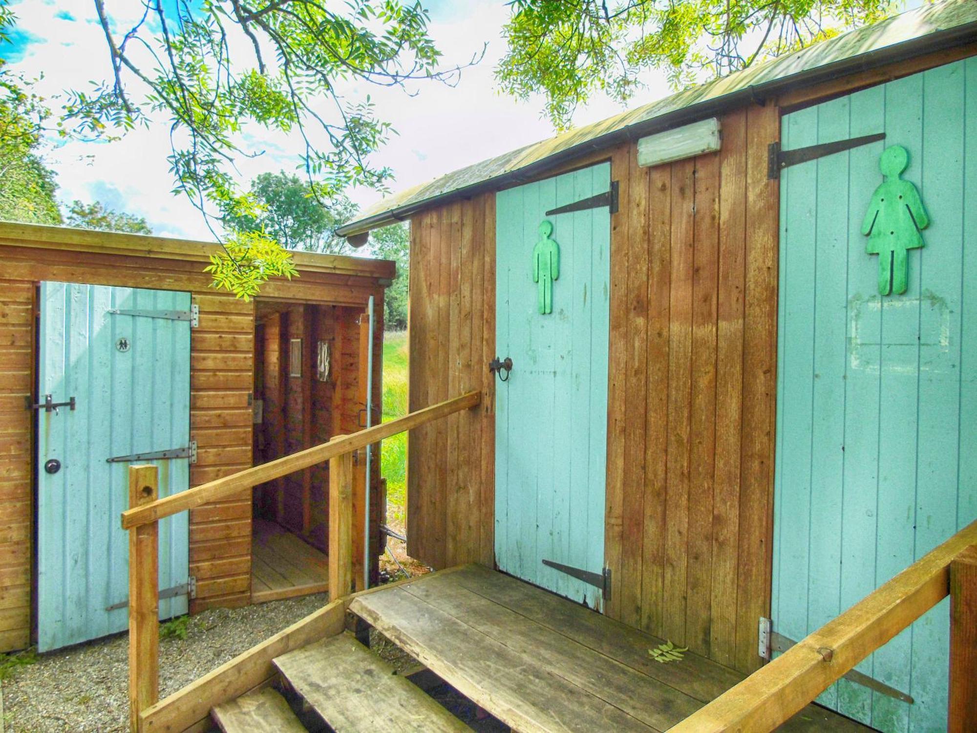 Ceridwen Glamping, Double Decker Bus And Yurts Ξενοδοχείο Llandysul Εξωτερικό φωτογραφία