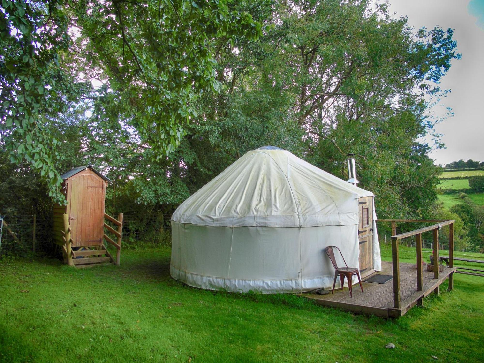 Ceridwen Glamping, Double Decker Bus And Yurts Ξενοδοχείο Llandysul Εξωτερικό φωτογραφία