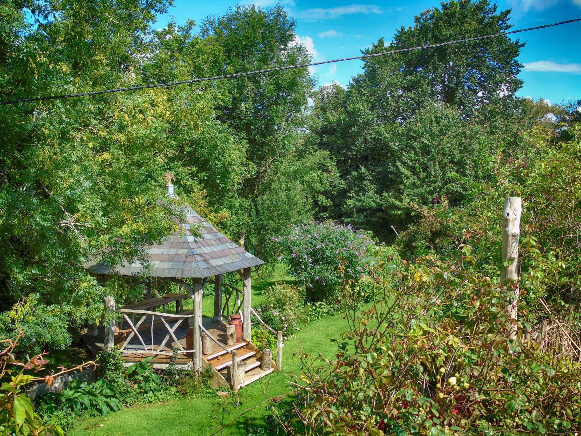 Ceridwen Glamping, Double Decker Bus And Yurts Ξενοδοχείο Llandysul Εξωτερικό φωτογραφία