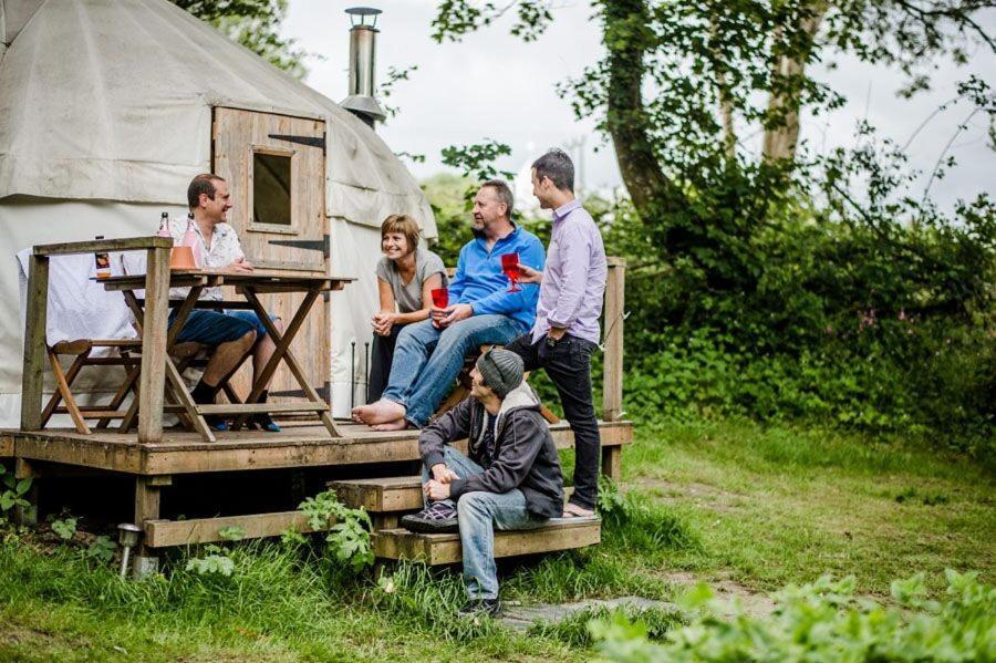 Ceridwen Glamping, Double Decker Bus And Yurts Ξενοδοχείο Llandysul Εξωτερικό φωτογραφία