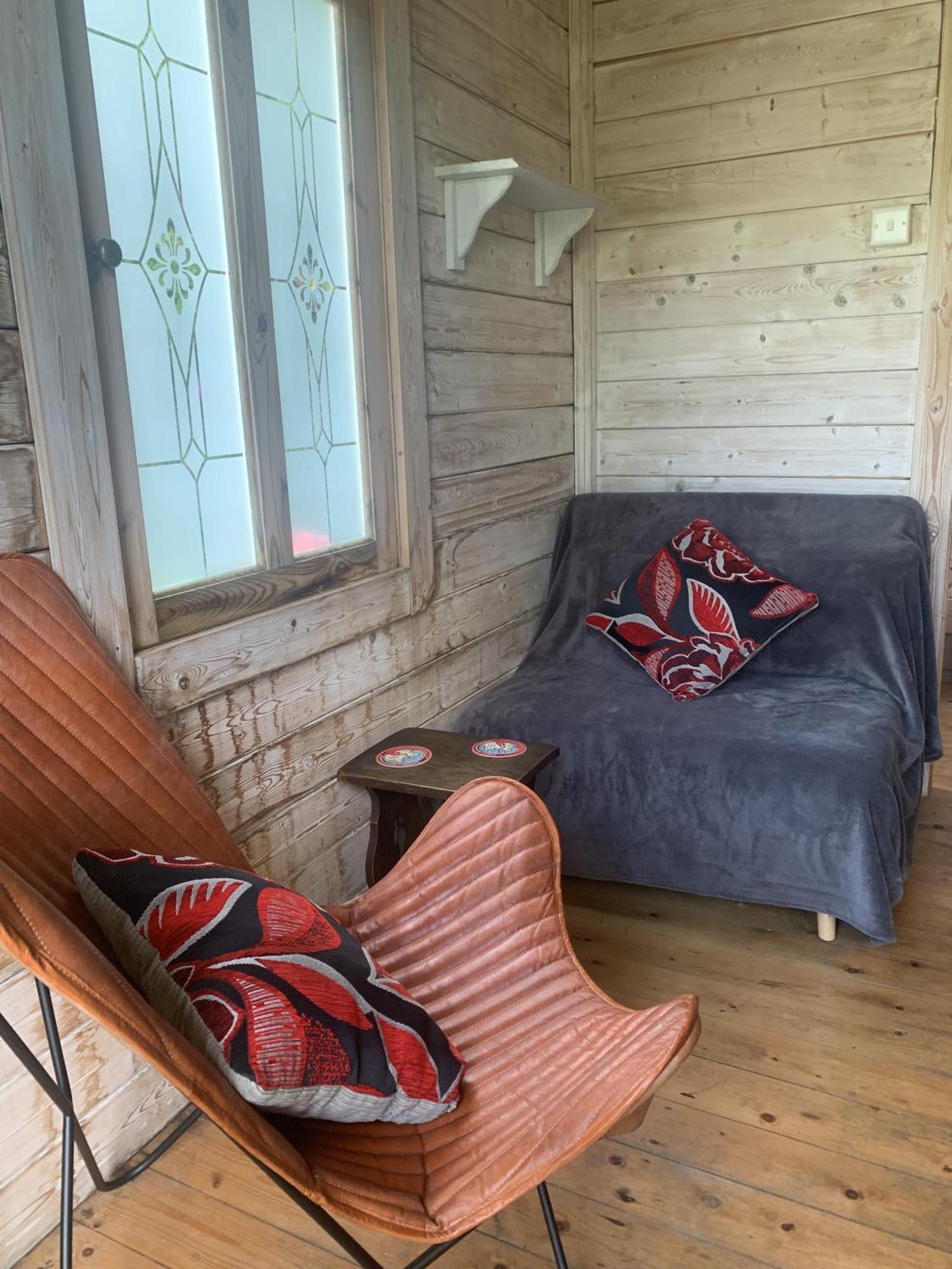Ceridwen Glamping, Double Decker Bus And Yurts Ξενοδοχείο Llandysul Εξωτερικό φωτογραφία