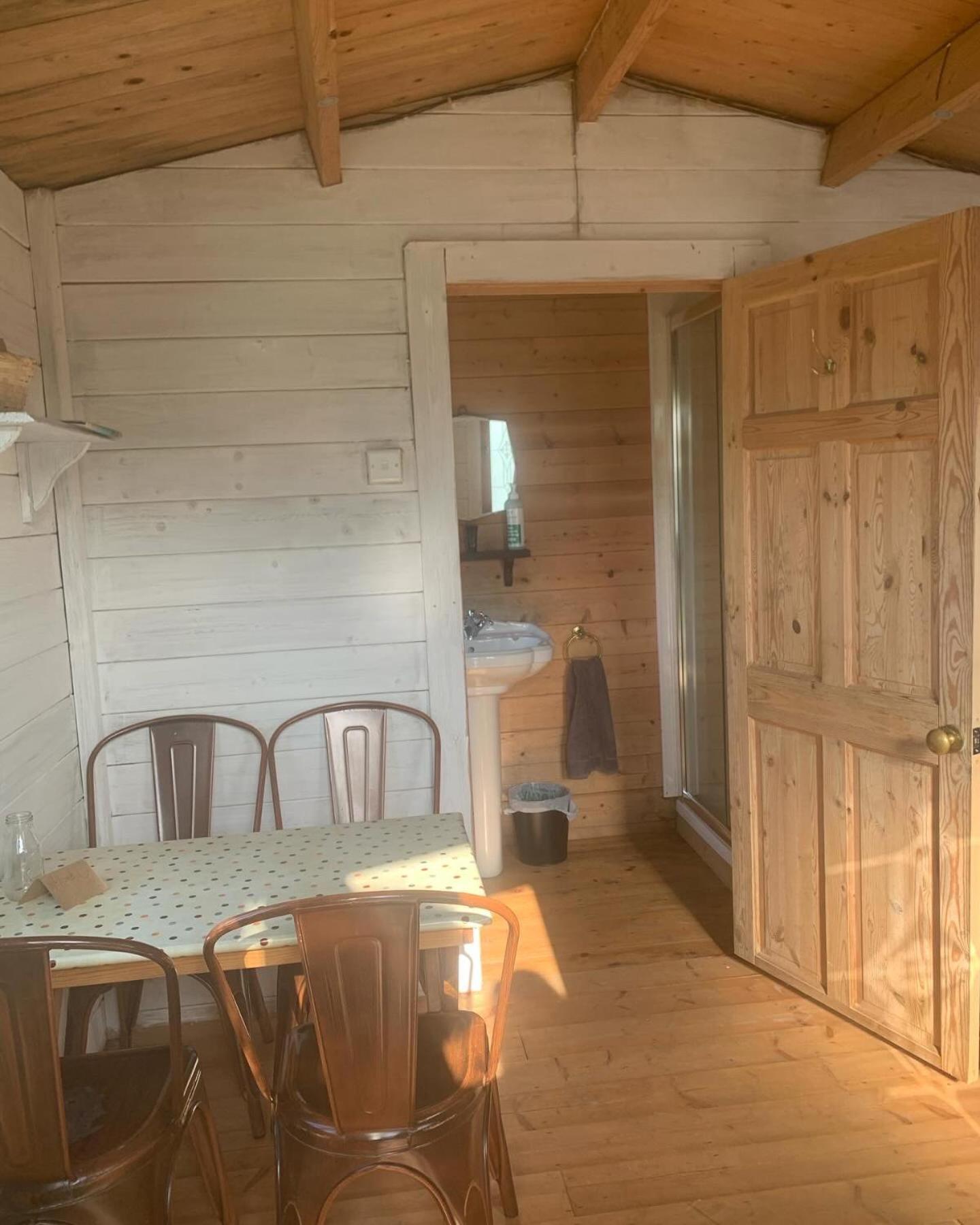 Ceridwen Glamping, Double Decker Bus And Yurts Ξενοδοχείο Llandysul Εξωτερικό φωτογραφία