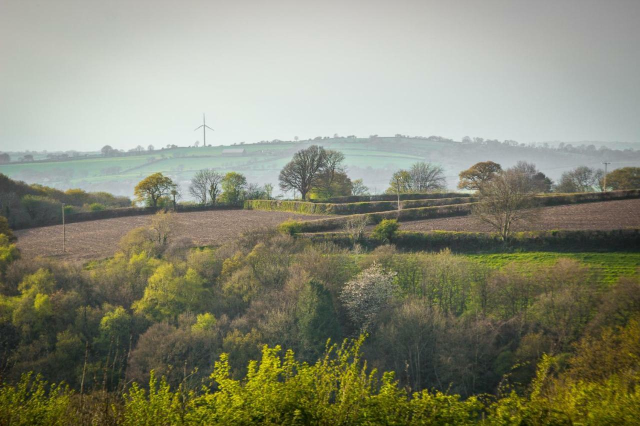 Ceridwen Glamping, Double Decker Bus And Yurts Ξενοδοχείο Llandysul Εξωτερικό φωτογραφία
